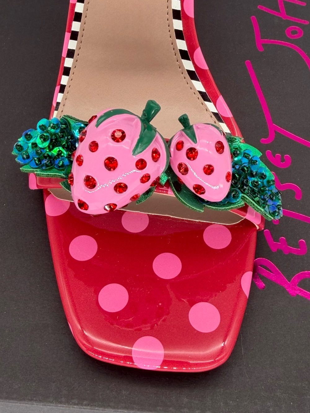 NIB Betsey Johnson Addison Strawberry Polka Dot Heels Size 9 - Picture 2 of 7